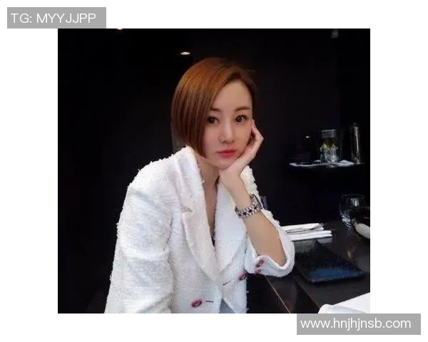 小明星与足球明星的爱情故事揭示了娱乐圈与体育界的甜蜜交集