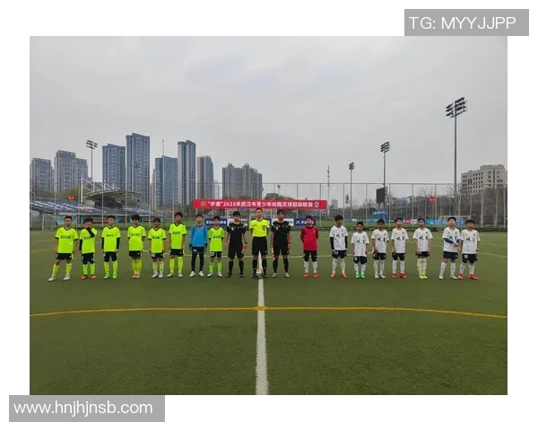 武汉足球队整体压制战术解析与实战应用探讨